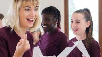 school children singing lessons