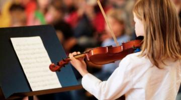 child playing violin with music stand